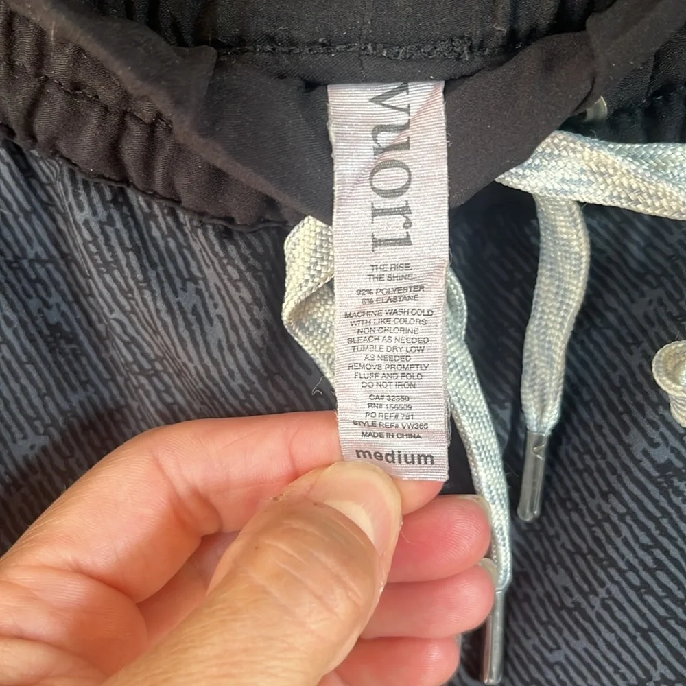 Women’s size medium Vuori shorts - Picture 2 of 5